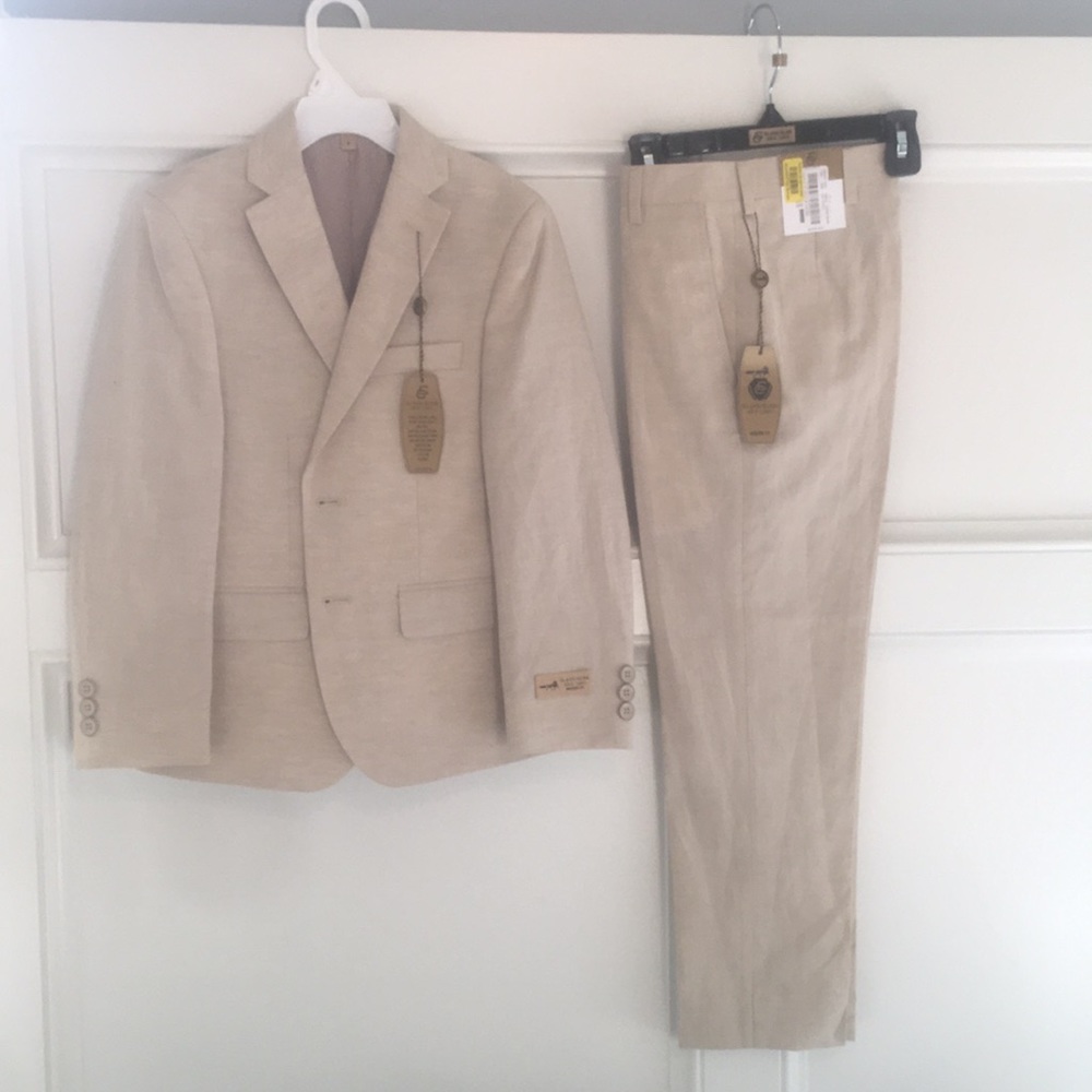NWT Boys sz8 Linen Blend Suit from Dillard’s Class Club Gold Label Modern Fit.